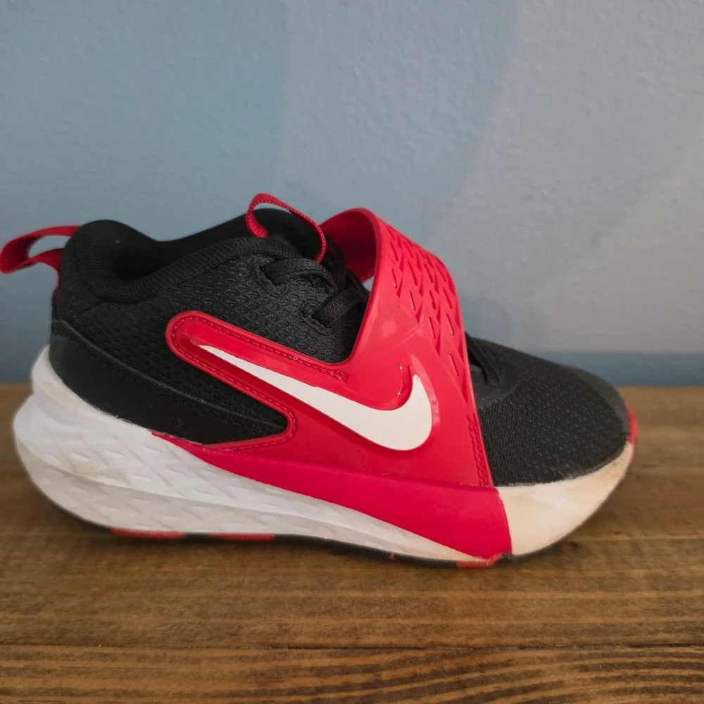 Nike Kids Team Hustle D 12 Basketball Shoes Black Red HF6280-001 12c